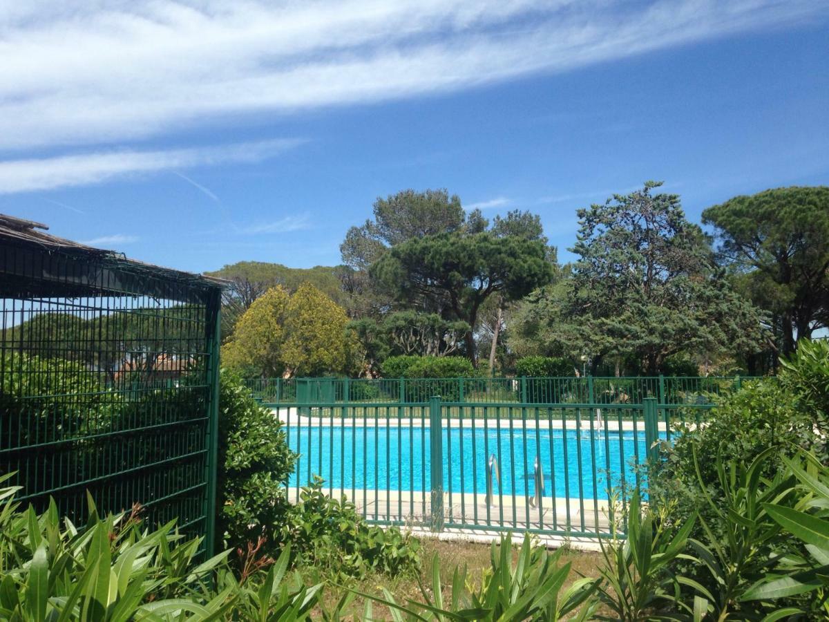 Agreable Studio Proche Sttropez Piscine Et Tennis Gassin Exterior foto