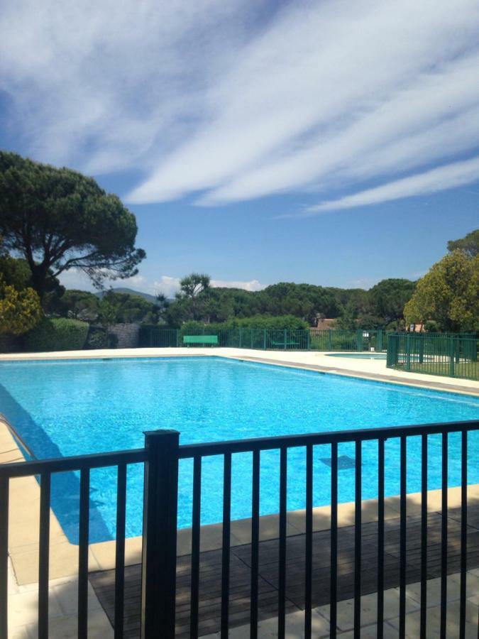 Agreable Studio Proche Sttropez Piscine Et Tennis Gassin Exterior foto